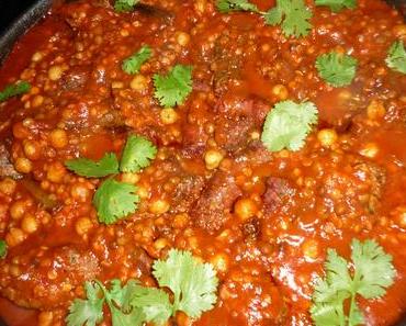 COCOTTE DE MERGUEZ ET KEFTAS AUX LEGUMINEUSES, TOMATES ET CORIANDRE