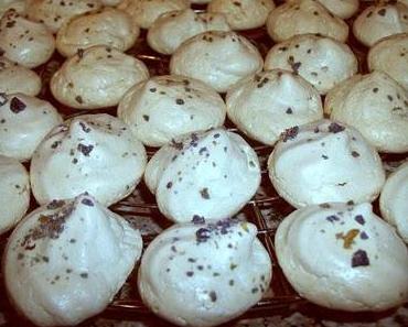 Meringues parfumées à la violette