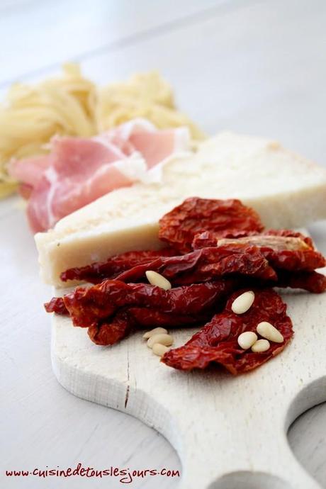 Tagliatelles au pesto de tomates séchées et prosciuto