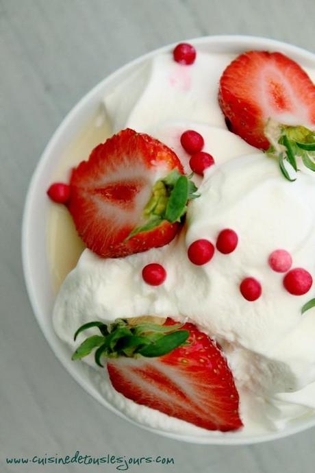 Coupes de fraises à la crème anglaise