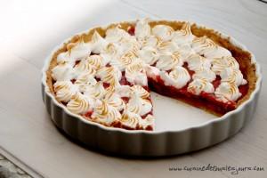 Tarte aux fraises et rhubarbe meringuée