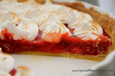 Tarte aux fraises et rhubarbe meringuée