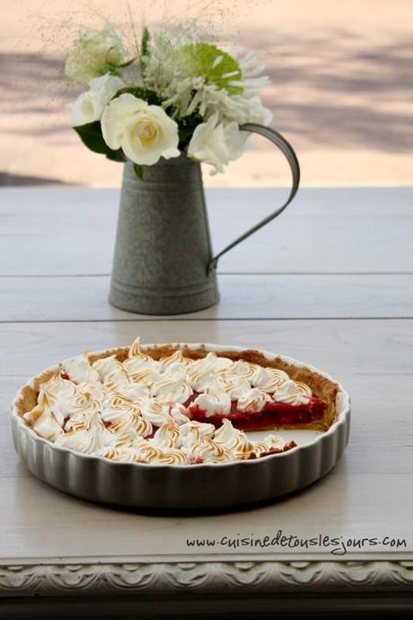Tarte aux fraises et rhubarbe meringuée