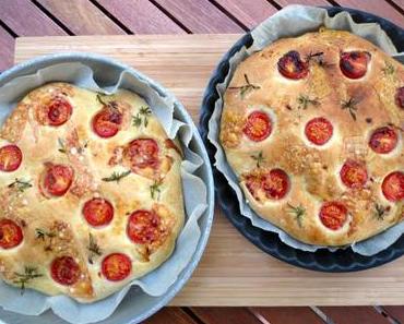 Foccacia aux tomates cerises, sarriette, parmesan, jambon cru et roquette