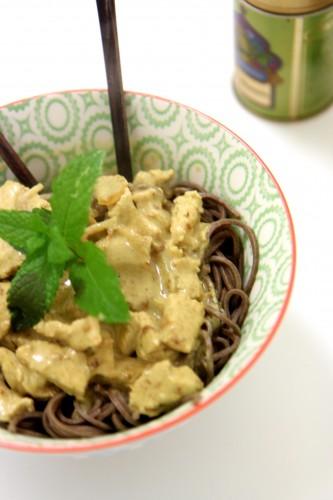 Poulet au curry et soba