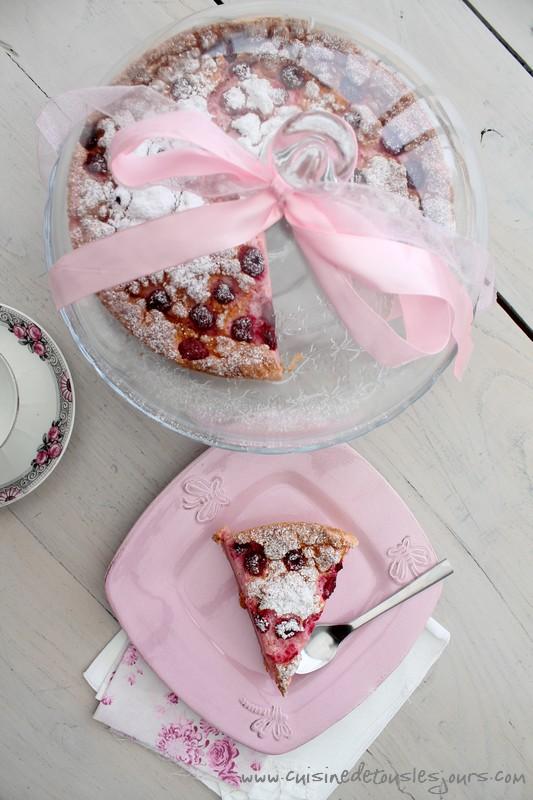 Gâteau Magique aux framboises et à la rose