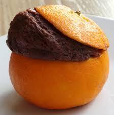 Gâteau au chocolat cuit dans une orange