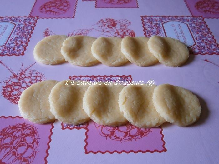 Gül Tatlisi (dessert roses)