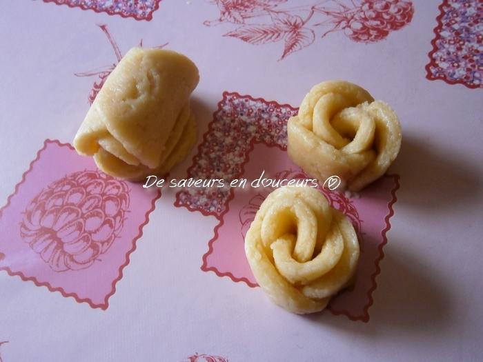 Gül Tatlisi (dessert roses)