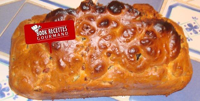 Cake aux deux olives et magret fumé