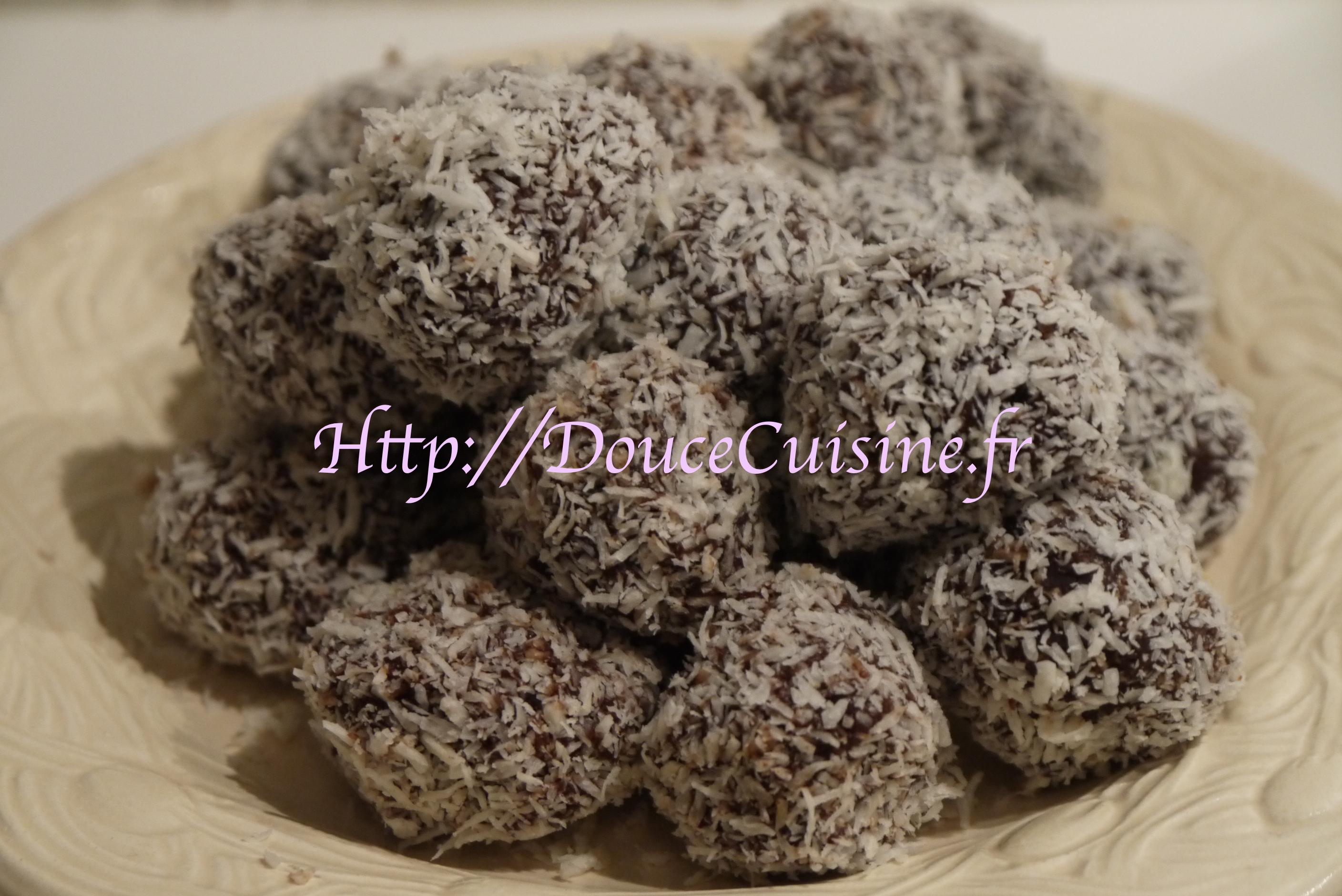 Truffes au chocolat enrobés de noix de coco Truffes au chocolat enrobés de noix de coco