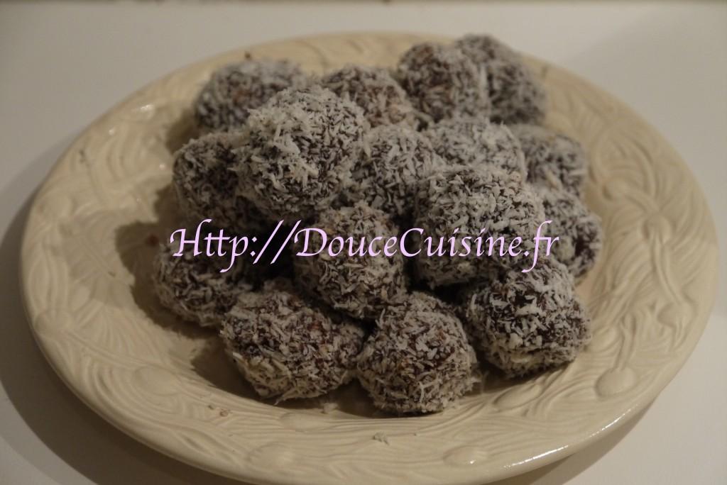 Truffes au chocolat enrobés de noix de coco Truffes au chocolat enrobés de noix de coco