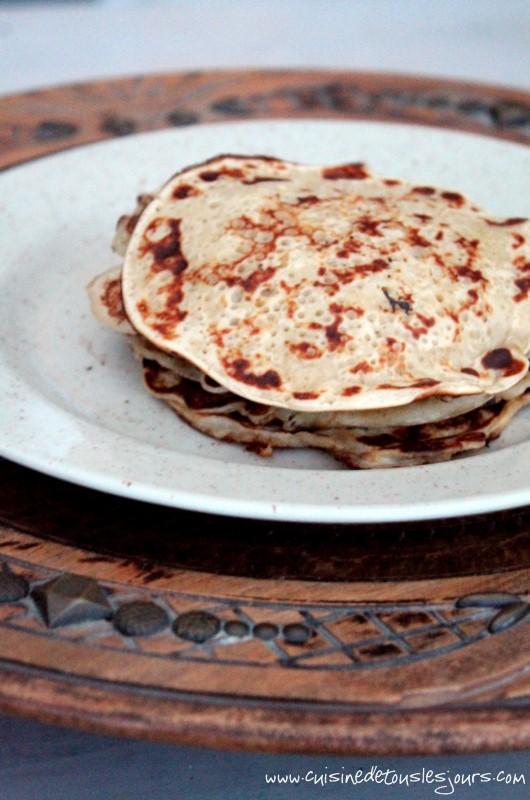 Pancakes à la farine de chataigne et aux pommes Pancakes à la farine de chataigne et aux pommes
