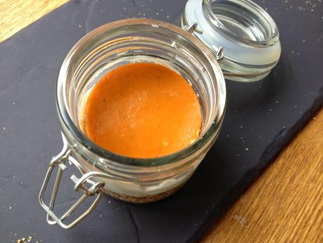 [Recette] Verrines de chèvre frais, gelée de tomates et saumon fumé