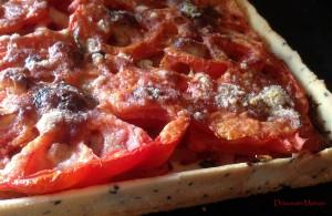 Tarte Tomates Oignons 2 Fromages et pâte brisée sans œuf au sésame noir