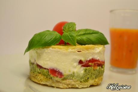 Mille feuilles de tomates, pesto et sa sauce de tomates cuites