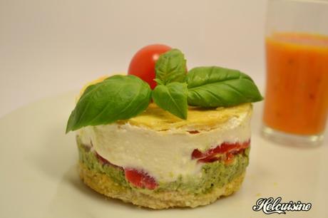 Mille feuilles de tomates, pesto et sa sauce de tomates cuites