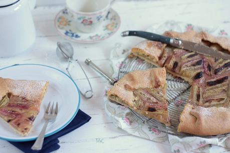 Tarte Rustique Compotée aux Pommes et à la Rhubarbe