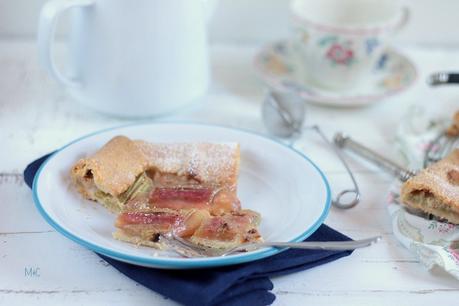 Tarte Rustique Compotée aux Pommes et à la Rhubarbe