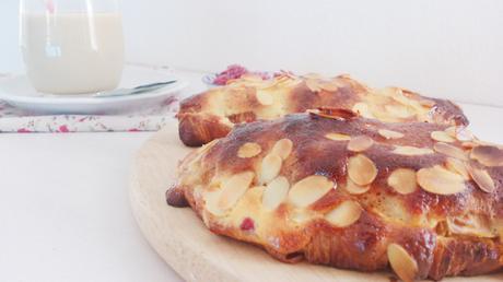 Croissants aux amandes-framboises et Chaï Impérial Latte au lait d’amande