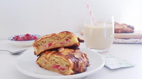 Croissants aux amandes-framboises et Chaï Impérial Latte au lait d’amande