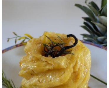 Ananas rôti caramélisé à la vanille et au romarin