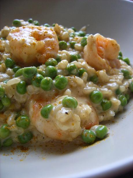 Risotto aux scampis et petits pois, lait de coco et Curry.