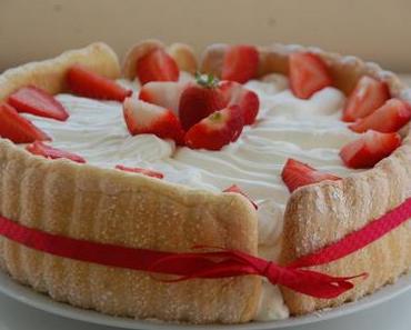 Charlotte aux fraises et sa bavaroise de fromage blanc