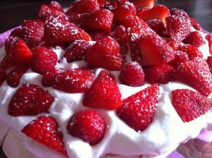 Recette de Pavlova aux fraises et framboises