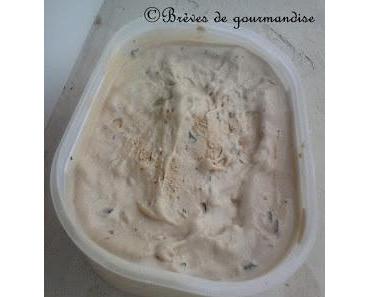 Crème glacée au café et pépites de chocolat