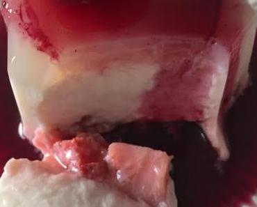 Le blanc-manger au lait d'amandes et aux fraises