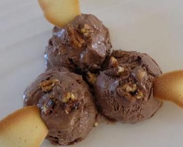 Glace chocolat noir aux noix de pécan caramélisées