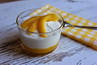 Mousse coco et coulis de mangue