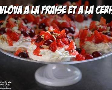 Pavlova à la fraise et à la cerise