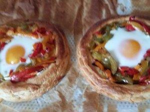 Tartelettes aux œufs, chorizo et poivrons