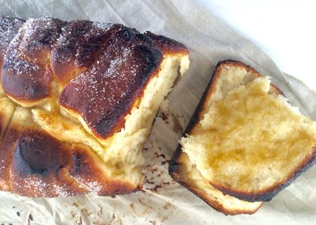 Brioche à effeuiller à la confiture de rhubarbe