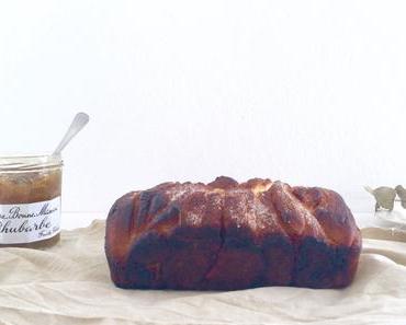 Brioche à effeuiller à la confiture de rhubarbe