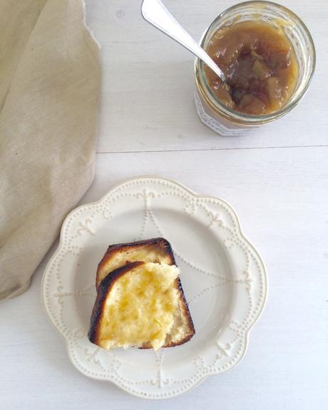 Brioche à effeuiller à la confiture de rhubarbe