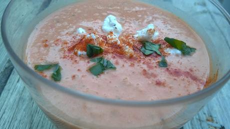 Smoothie tomate, basilic et chèvre