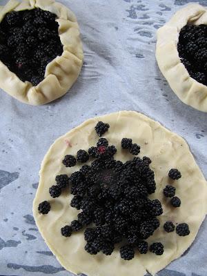 Tartes et tartelettes rustiques aux mûres