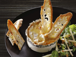 Camembert chaud, farci aux poires et aux noix, by Thomas Lemelle