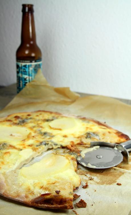 Pizza mozzarella, gorgonzola et poire