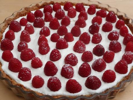 Tarte sucrée, framboises, zeste de citron vert