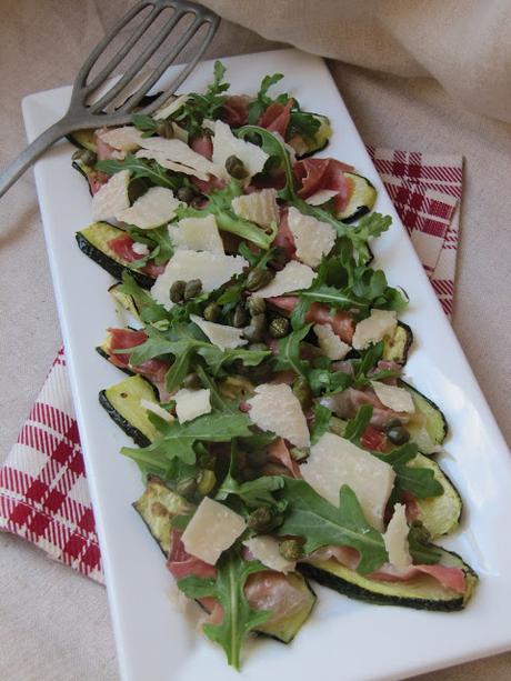 Courgettes grillées au jambon et à la roquette