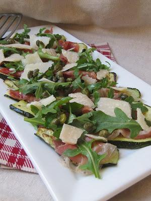 Courgettes grillées au jambon et à la roquette