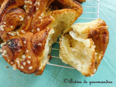 Brioche feuilletée au praliné et noisettes