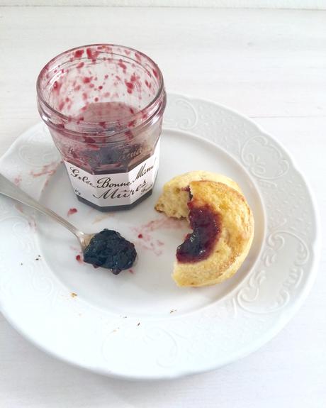 Scones vegan à la gelée de mûres