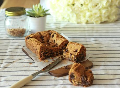 Blondies aux pépites de chocolat noir et pralin