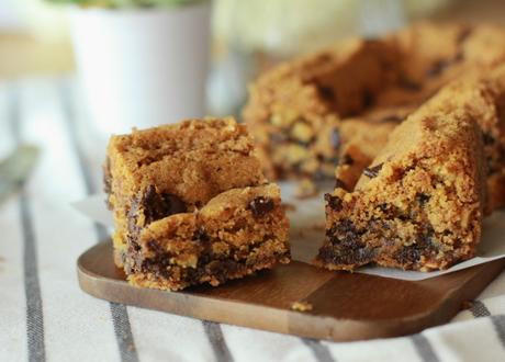 Blondies aux pépites de chocolat noir et pralin