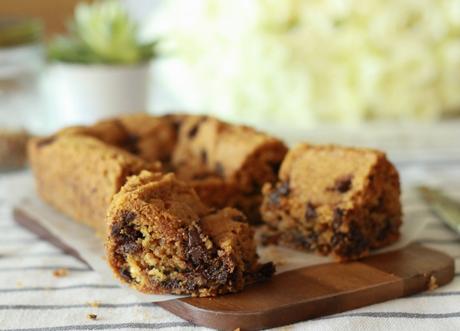 Blondies aux pépites de chocolat noir et pralin